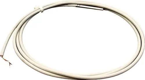 Weißes Kabel mit freiliegenden Drähten, typisch für Temperaturfühler in Heizsystemen, möglicherweise von Wolf für Kesseltemperatur in Anwendungen wie HVG-15.